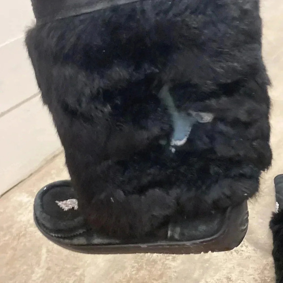 Manitobah fur boots - Picture 3 of 7